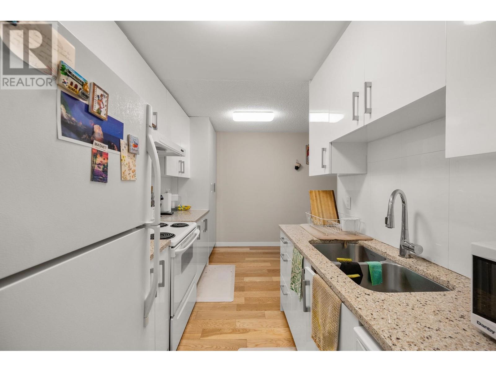 Listing Picture 16 of 28 : 301 8500 LANSDOWNE ROAD, Richmond / 烈治文 - 魯藝地產 Yvonne Lu Group - MLS Medallion Club Member