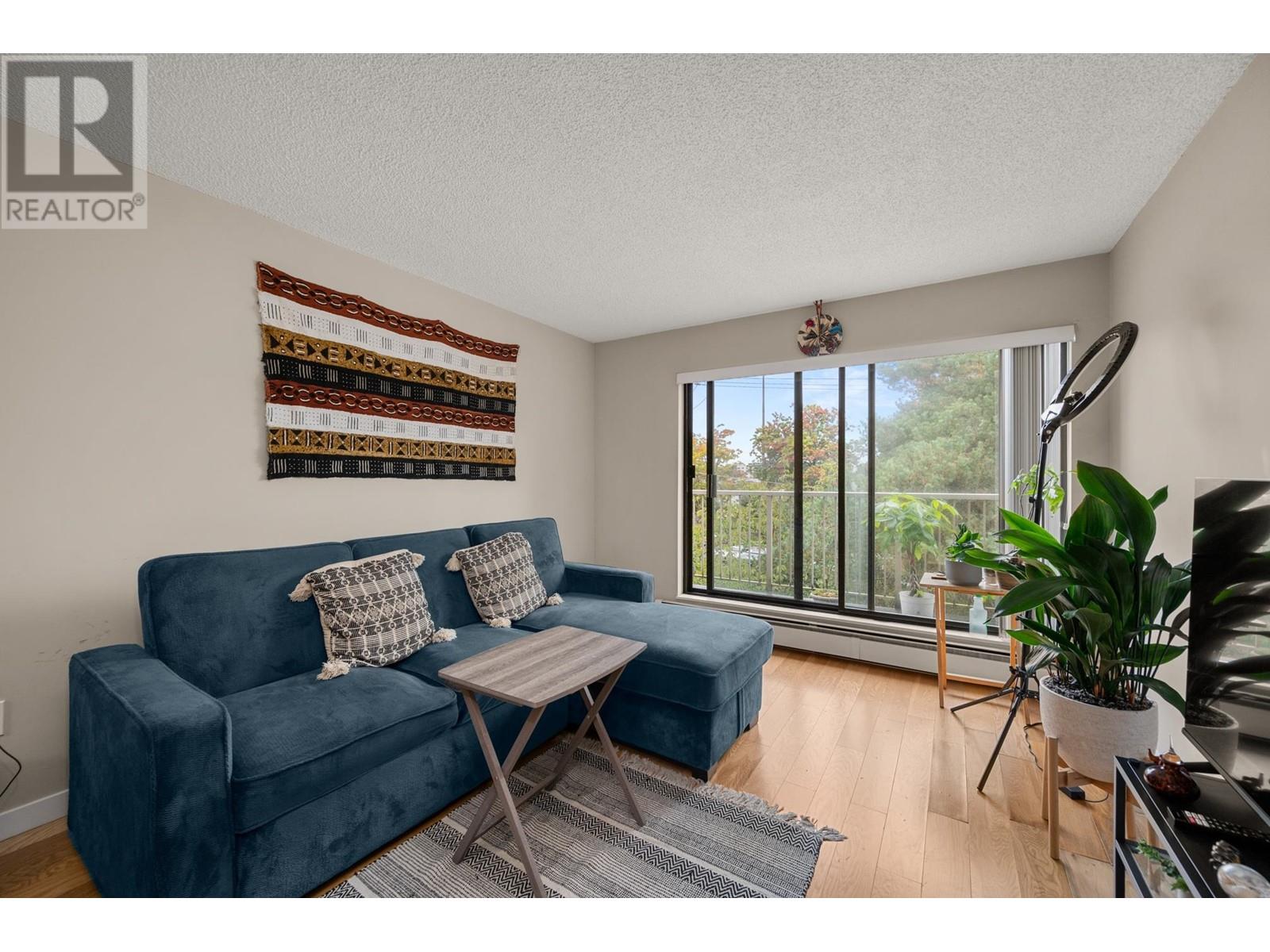 Listing Picture 11 of 28 : 301 8500 LANSDOWNE ROAD, Richmond / 烈治文 - 魯藝地產 Yvonne Lu Group - MLS Medallion Club Member