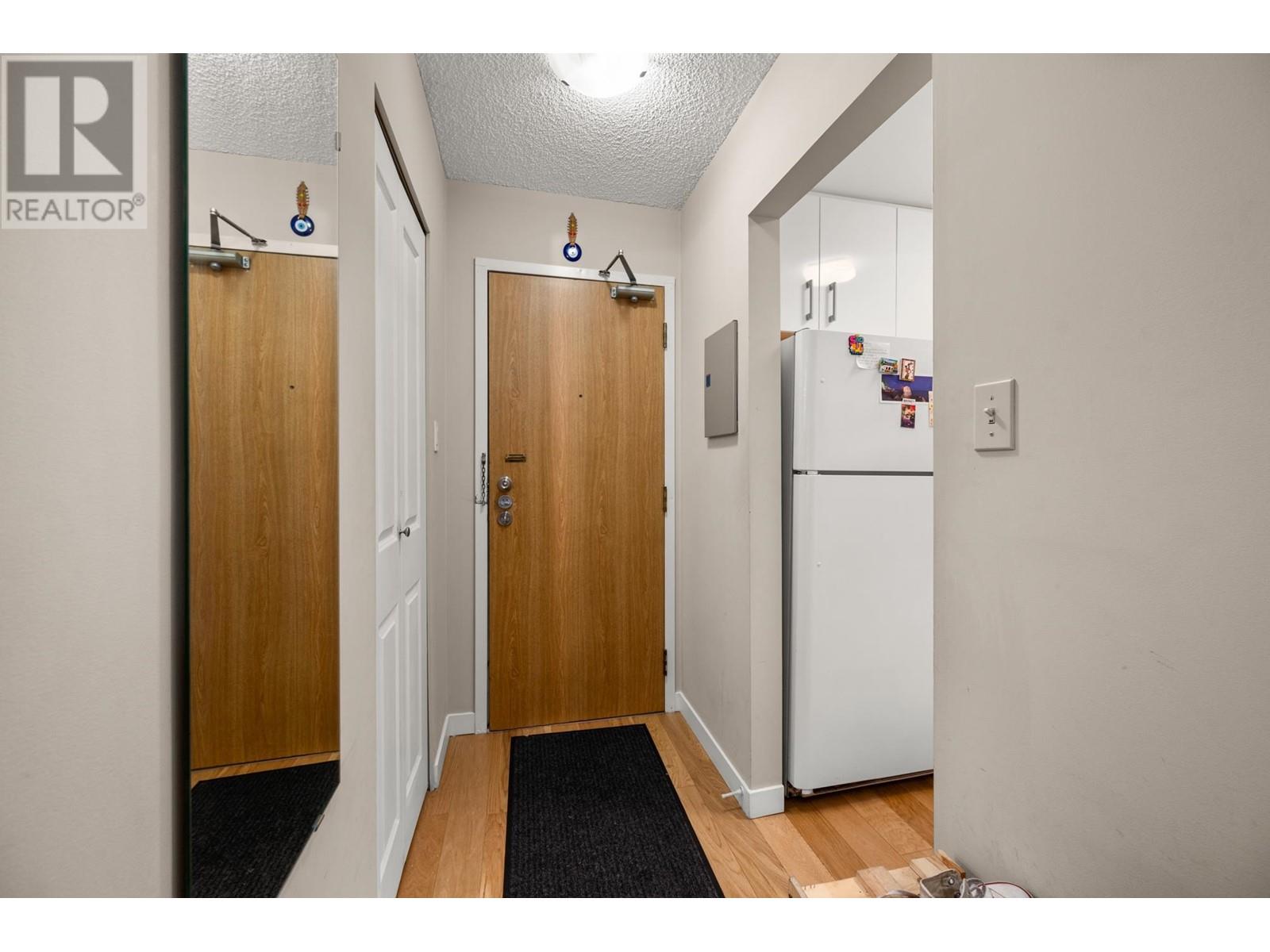 Listing Picture 23 of 28 : 301 8500 LANSDOWNE ROAD, Richmond / 烈治文 - 魯藝地產 Yvonne Lu Group - MLS Medallion Club Member