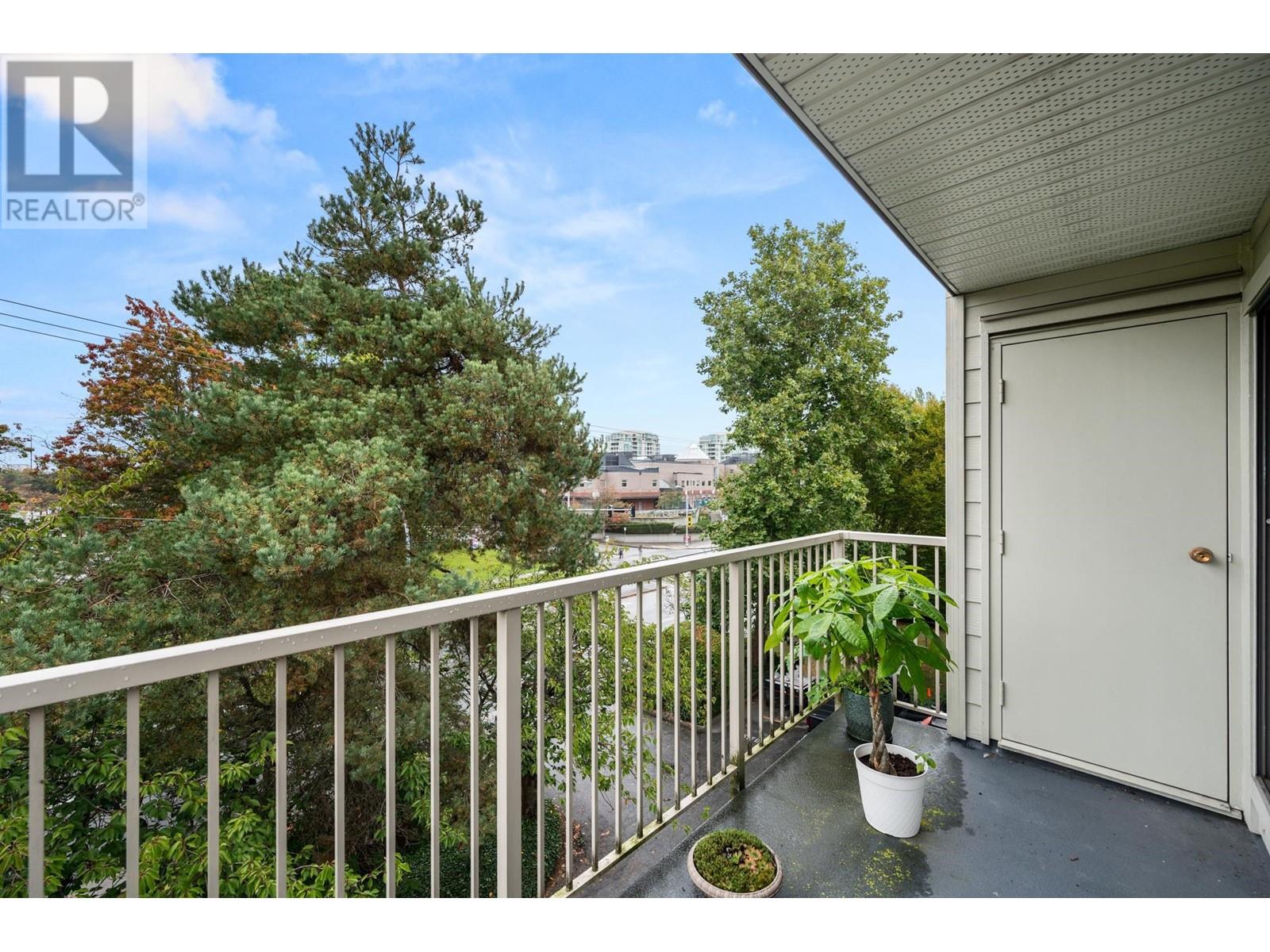 Listing Picture 26 of 28 : 301 8500 LANSDOWNE ROAD, Richmond / 烈治文 - 魯藝地產 Yvonne Lu Group - MLS Medallion Club Member