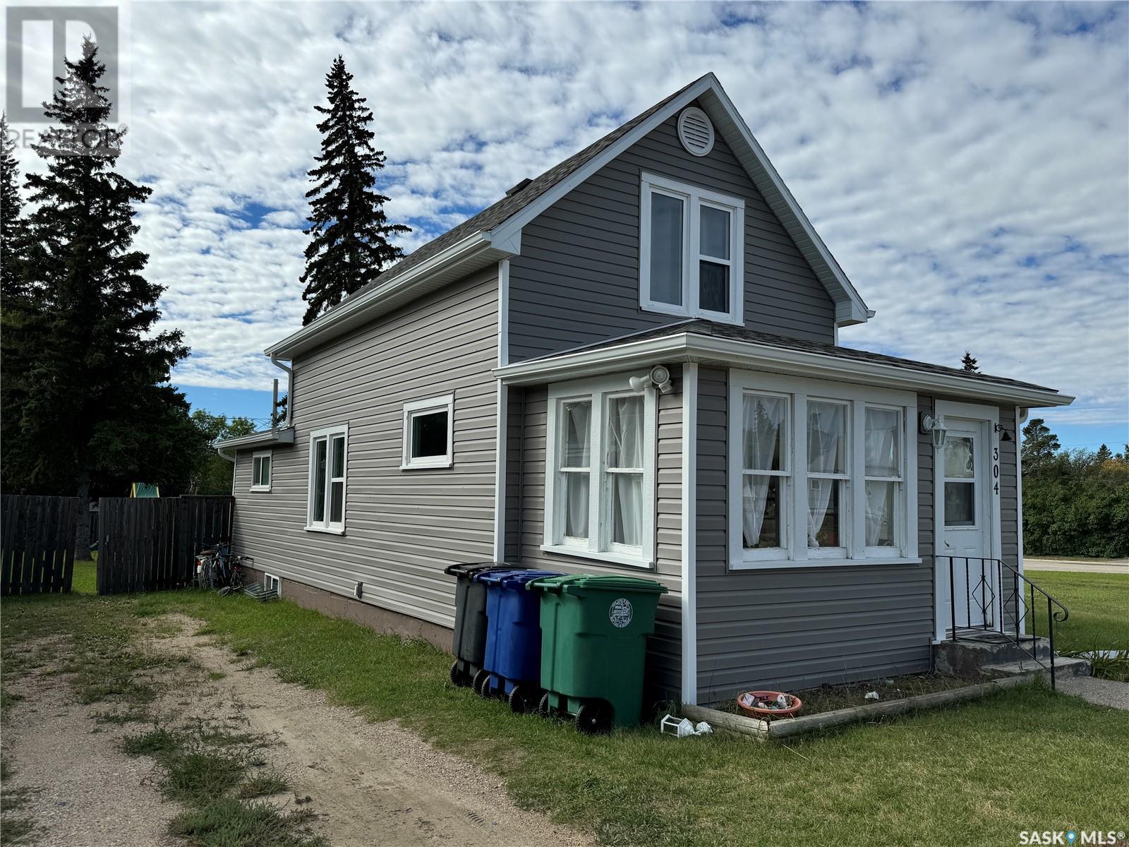 304 4th Avenue E, Biggar, Saskatchewan  S0K 0M0 - Photo 33 - SK985101