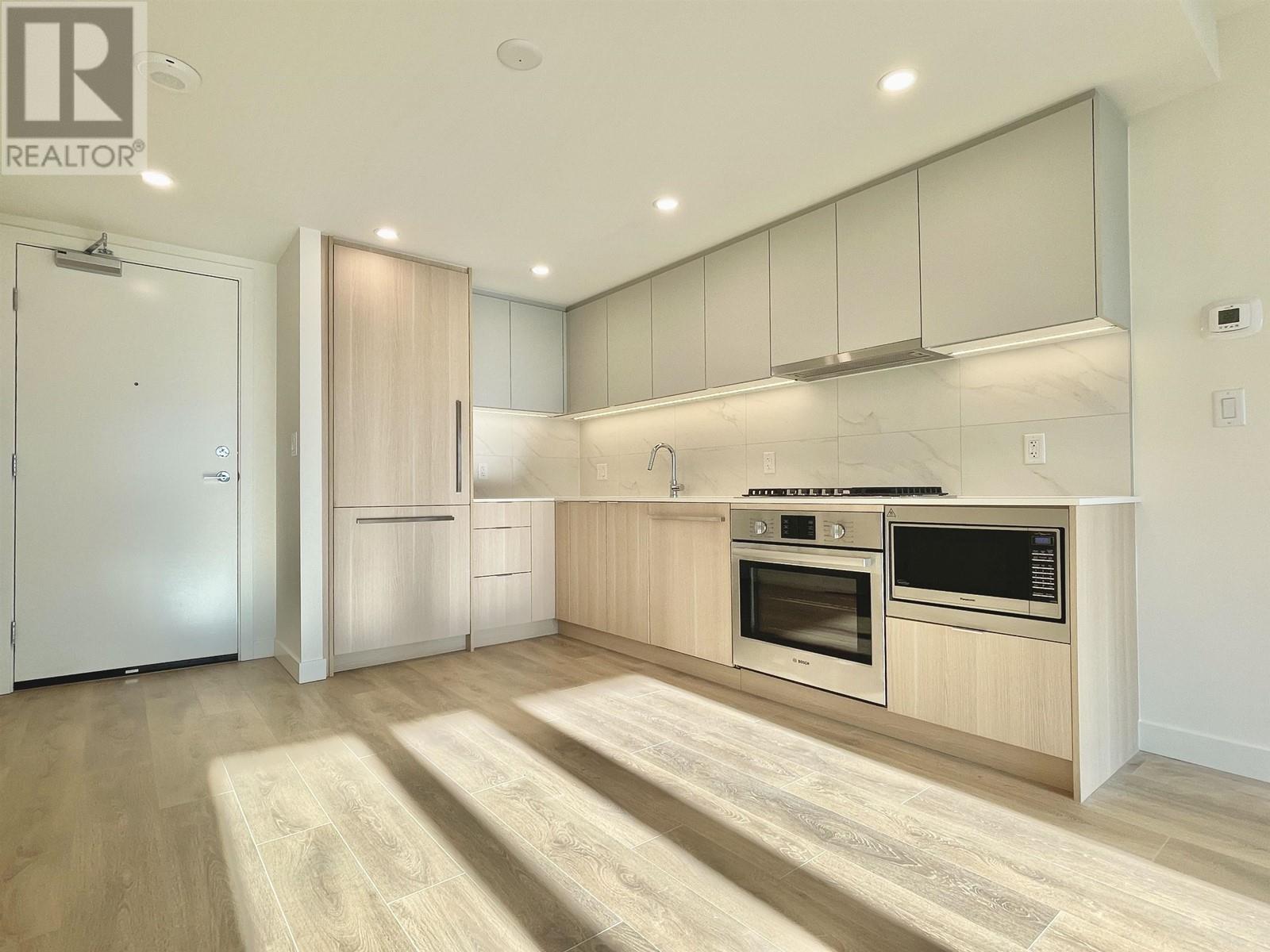 Property at 1603 308 ALDERSON AVENUE image 3