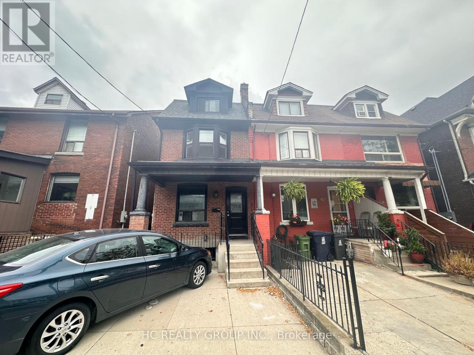 UPPER - 859 1/2 BATHURST STREET, Toronto, Ontario