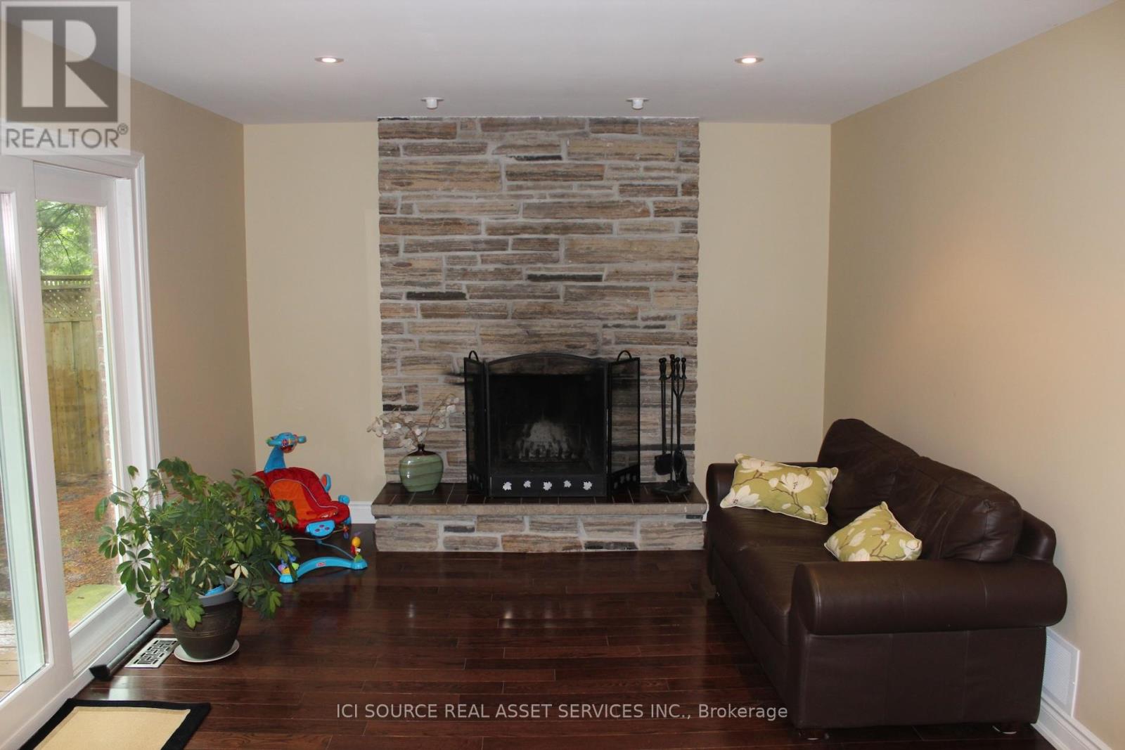 293 Stills Lane, Oakville, Ontario  L6J 5Y5 - Photo 3 - W9379491