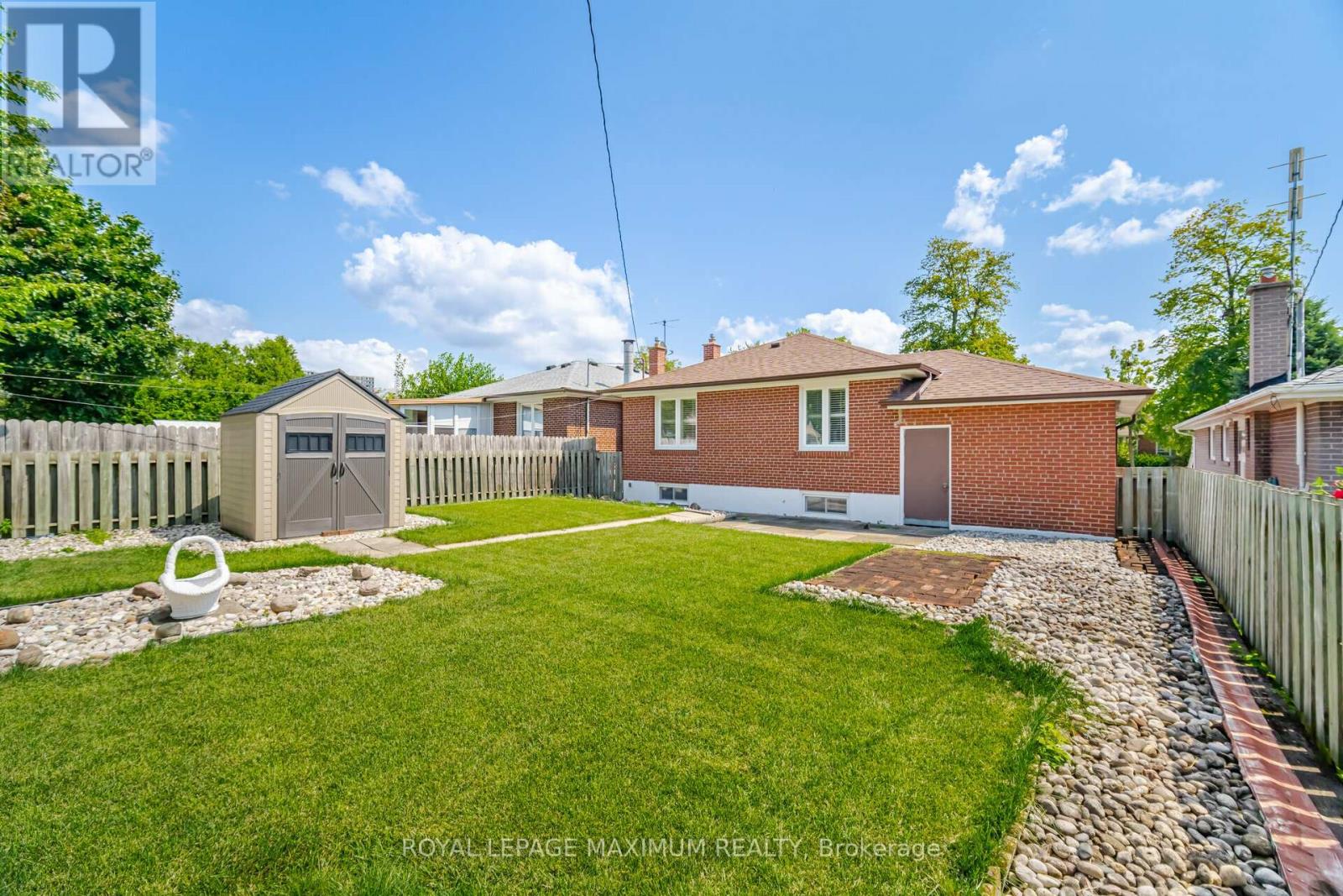 30 Guernsey Drive, Toronto, Ontario  M9C 3A6 - Photo 38 - W9379713