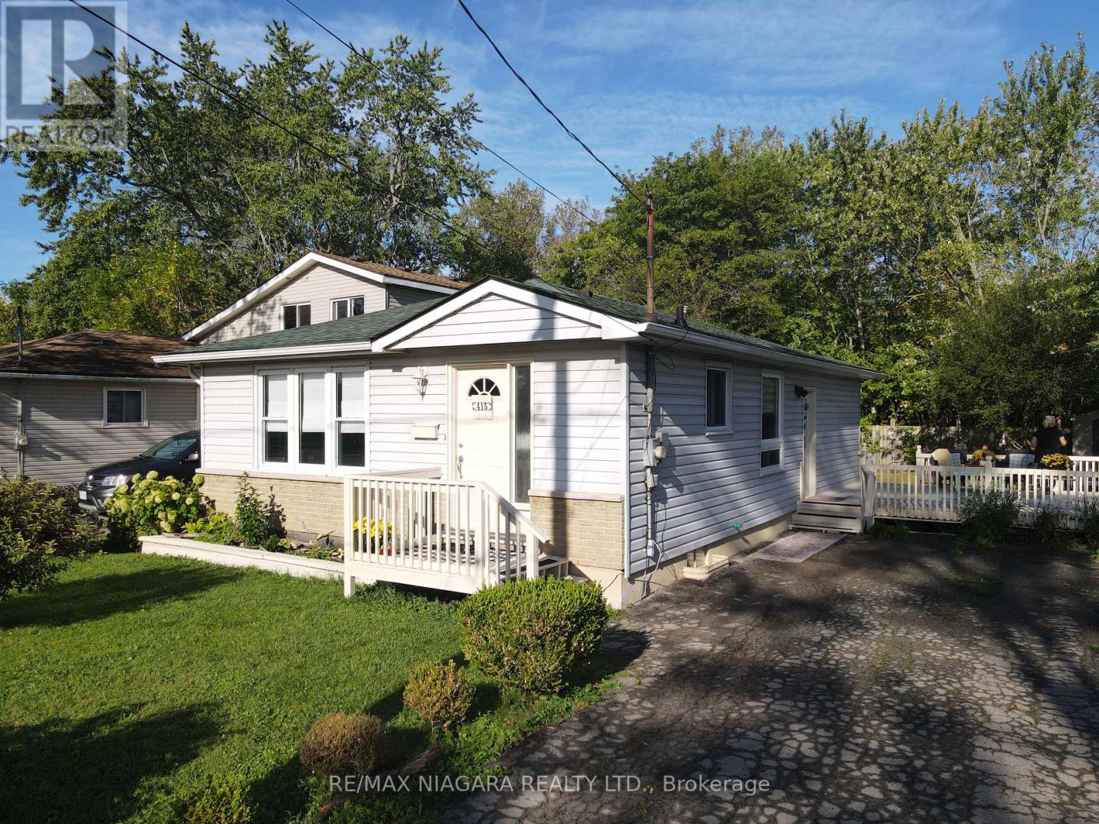 415 Washington Road, Fort Erie, Ontario  L2A 4K5 - Photo 1 - X9379621