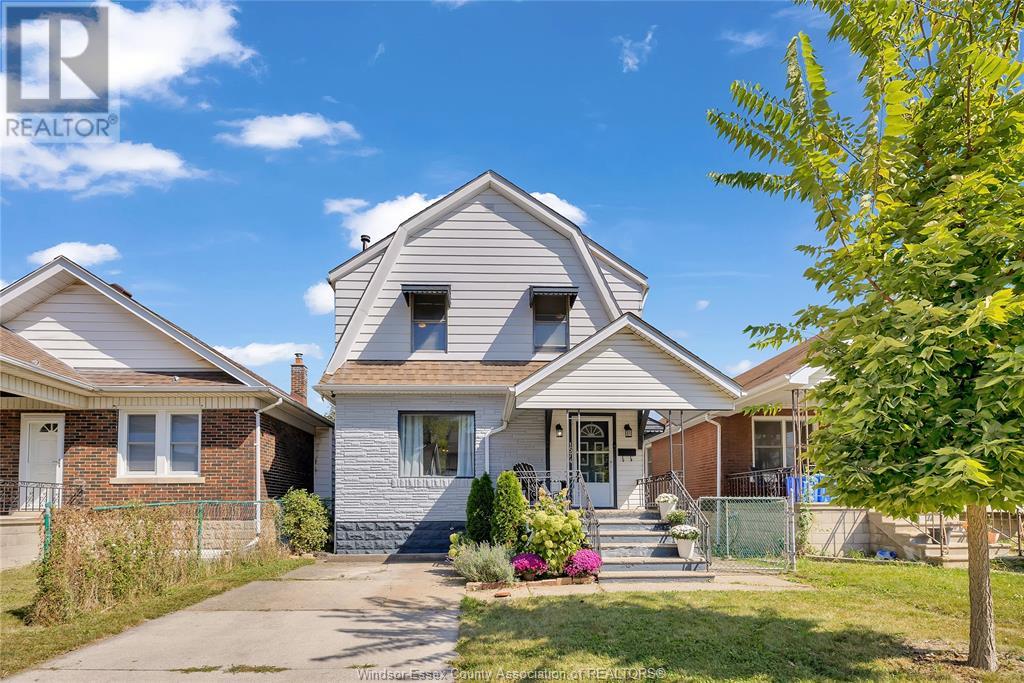 1574 HALL, windsor, Ontario