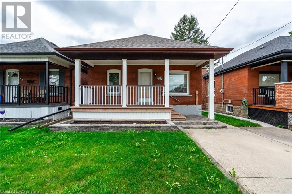 19 Graham Avenue N, Hamilton, Ontario L8H 4J6 - Photo 1 - 40657111