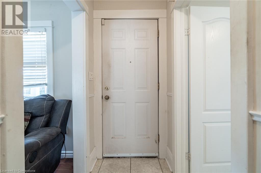 19 Graham Avenue N, Hamilton, Ontario L8H 4J6 - Photo 4 - 40657111