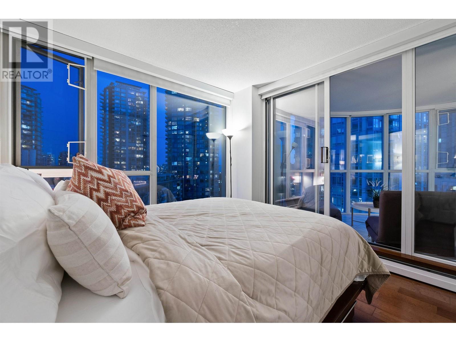 Listing Picture 11 of 31 : 904 183 KEEFER PLACE STREET, Vancouver / 溫哥華 - 魯藝地產 Yvonne Lu Group - MLS Medallion Club Member