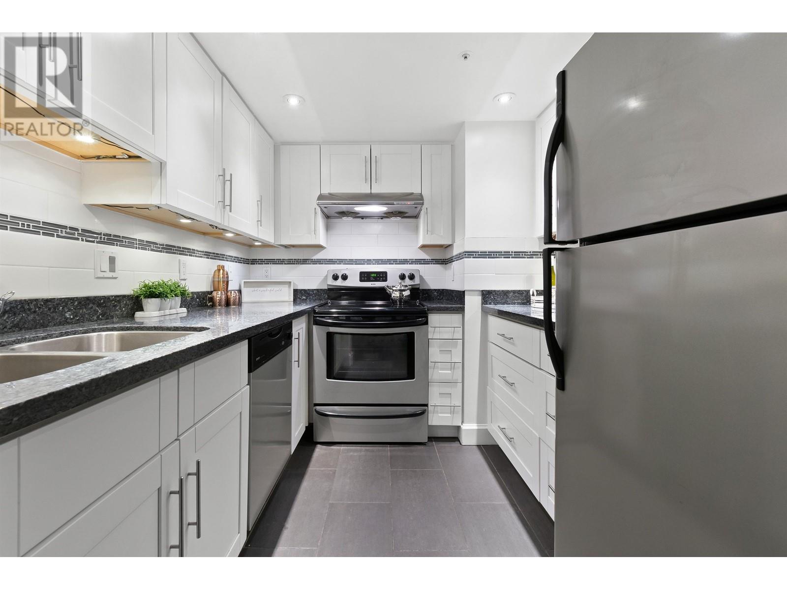 Listing Picture 28 of 31 : 904 183 KEEFER PLACE STREET, Vancouver / 溫哥華 - 魯藝地產 Yvonne Lu Group - MLS Medallion Club Member