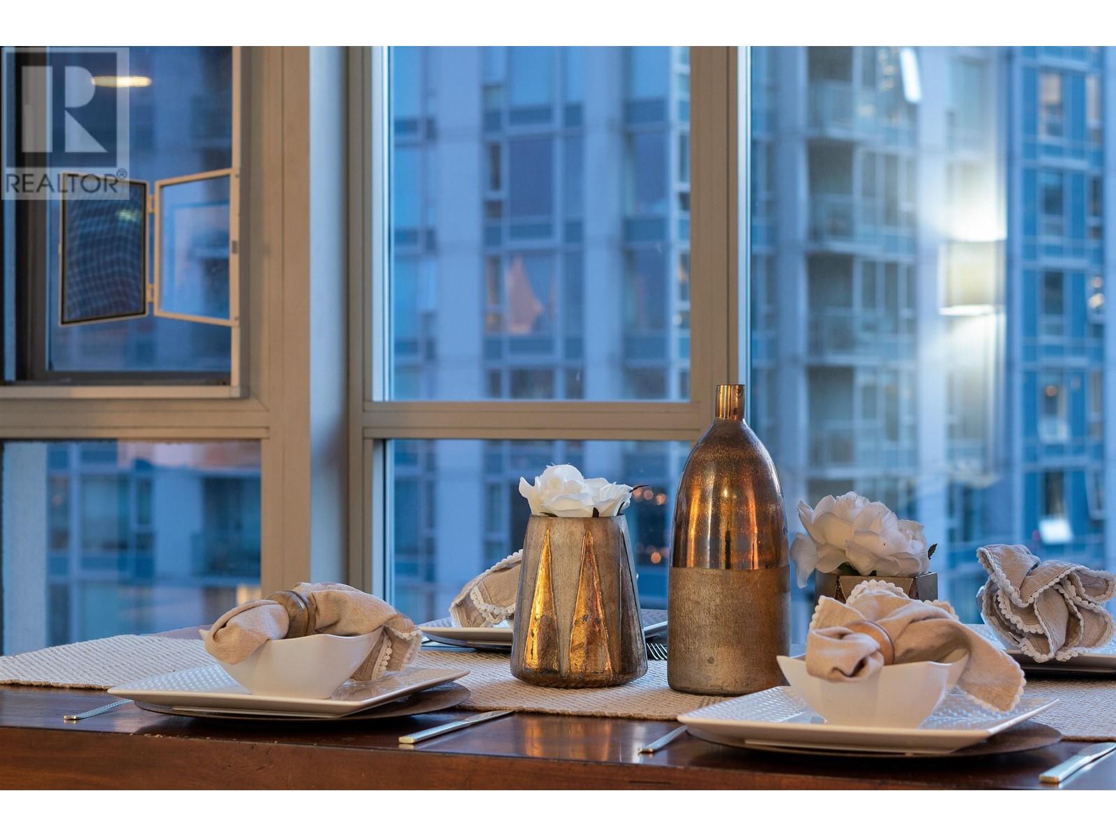 Listing Picture 4 of 31 : 904 183 KEEFER PLACE STREET, Vancouver / 溫哥華 - 魯藝地產 Yvonne Lu Group - MLS Medallion Club Member