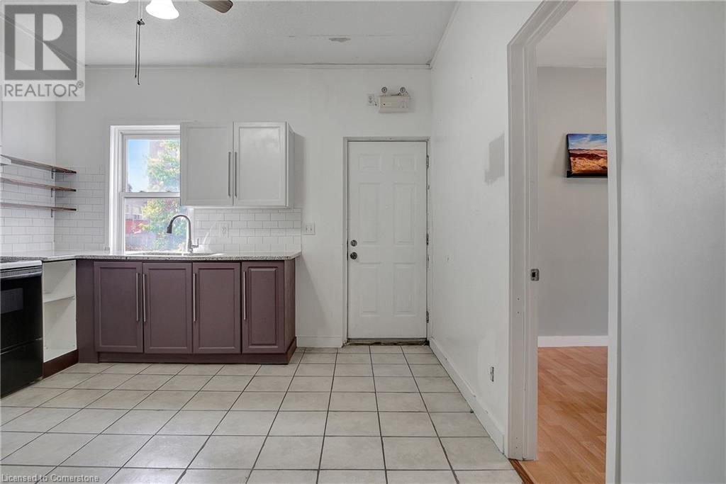 51 King Street N Unit# Upper, Waterloo, Ontario  N2J 2W9 - Photo 32 - 40653757