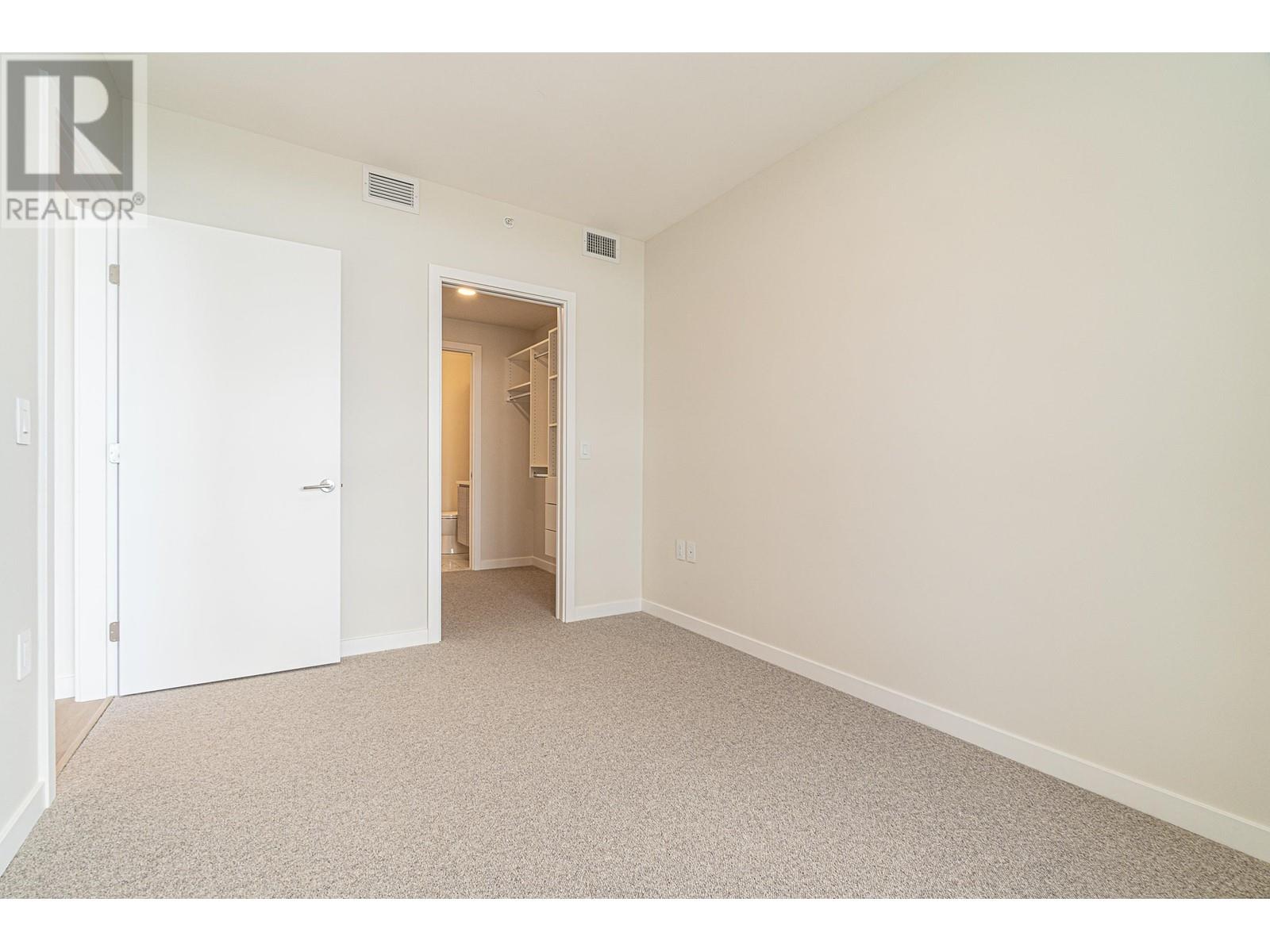 Listing Picture 35 of 39 : 4309 2186 GILMORE AVENUE, Burnaby / 本拿比 - 魯藝地產 Yvonne Lu Group - MLS Medallion Club Member