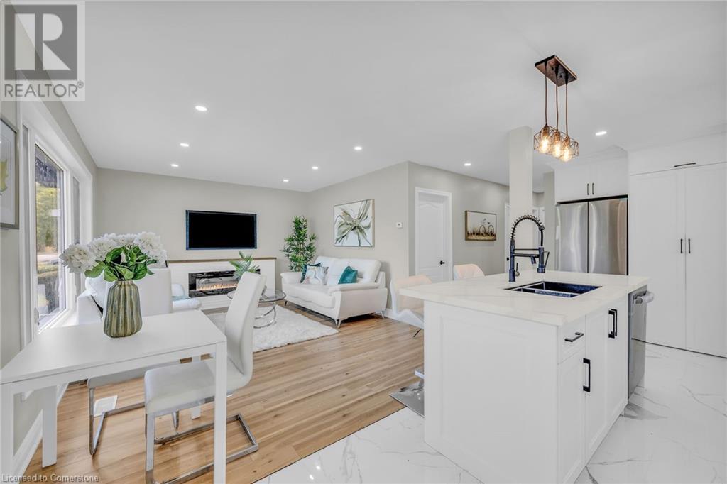66 HOWE Avenue, hamilton, Ontario