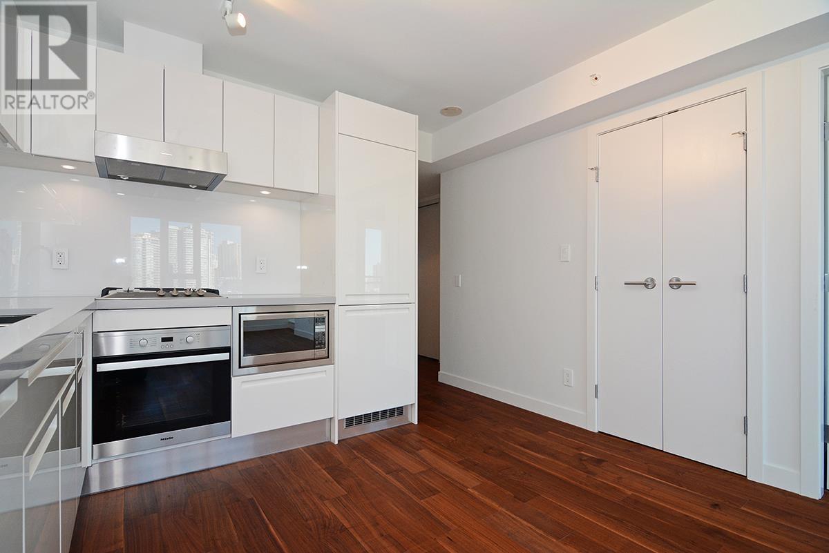 Property at 1203 188 KEEFER STREET image 3