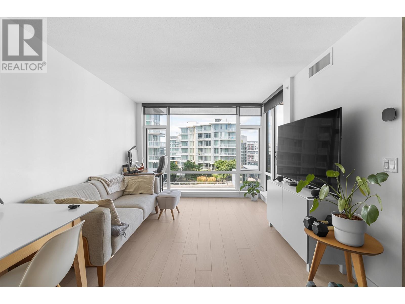 Listing Picture 3 of 14 : 1603 8800 HAZELBRIDGE WAY, Richmond / 烈治文 - 魯藝地產 Yvonne Lu Group - MLS Medallion Club Member