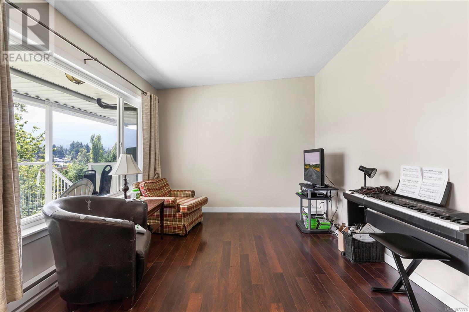 Property at 1211 Bush St image 5