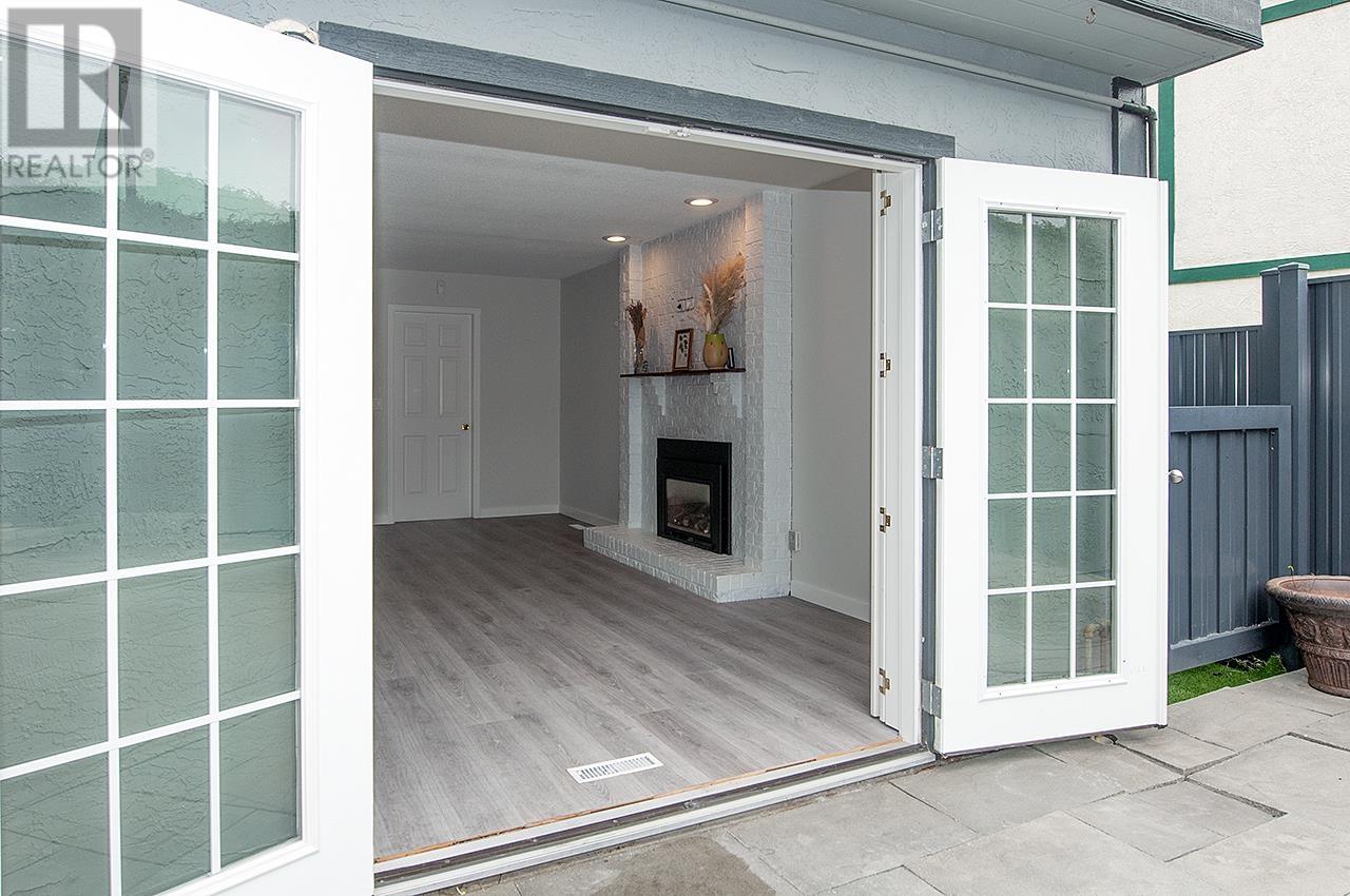 Listing Picture 10 of 25 : 9319 ROMANIUK DRIVE, Richmond / 烈治文 - 魯藝地產 Yvonne Lu Group - MLS Medallion Club Member