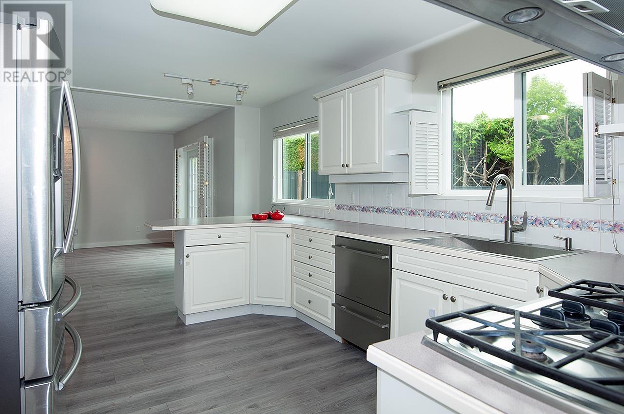 Listing Picture 8 of 25 : 9319 ROMANIUK DRIVE, Richmond / 烈治文 - 魯藝地產 Yvonne Lu Group - MLS Medallion Club Member