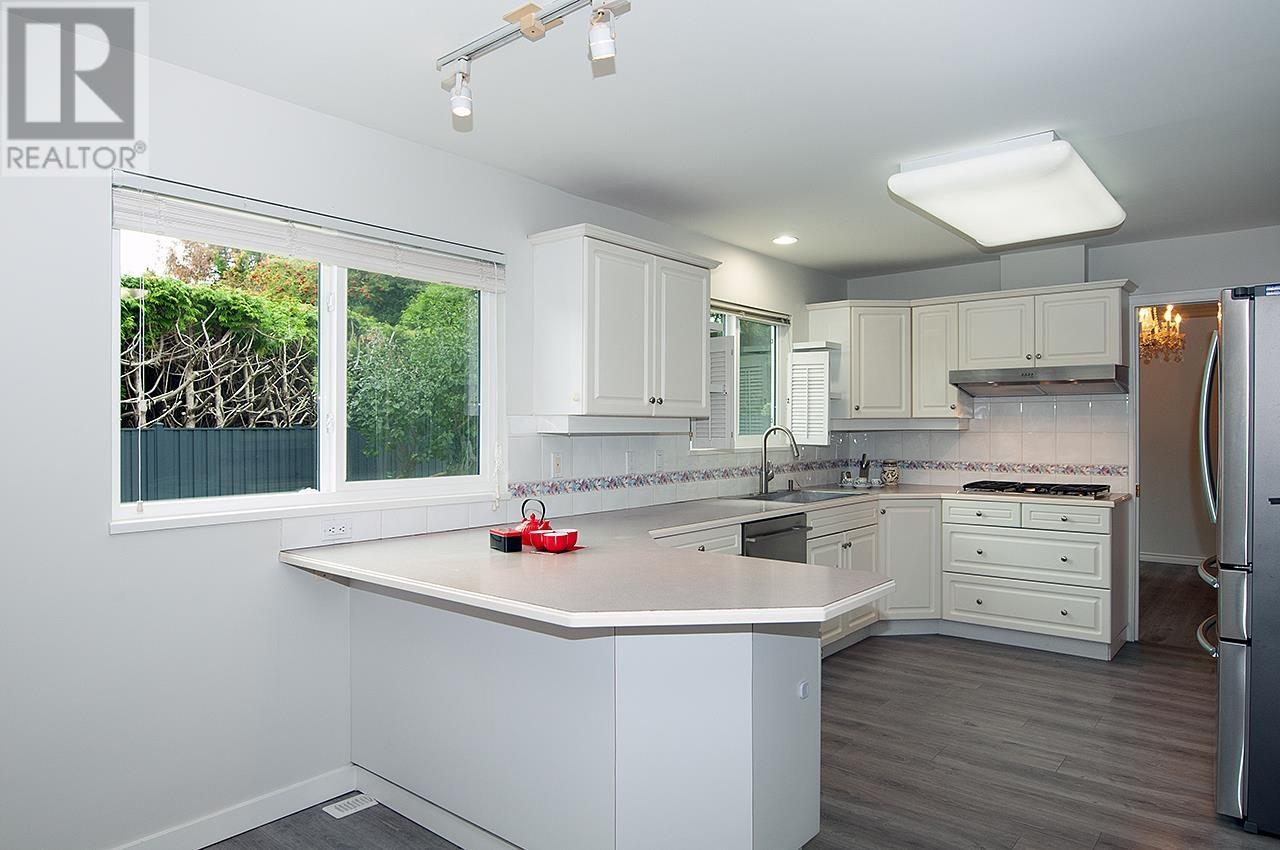 Listing Picture 7 of 25 : 9319 ROMANIUK DRIVE, Richmond / 烈治文 - 魯藝地產 Yvonne Lu Group - MLS Medallion Club Member