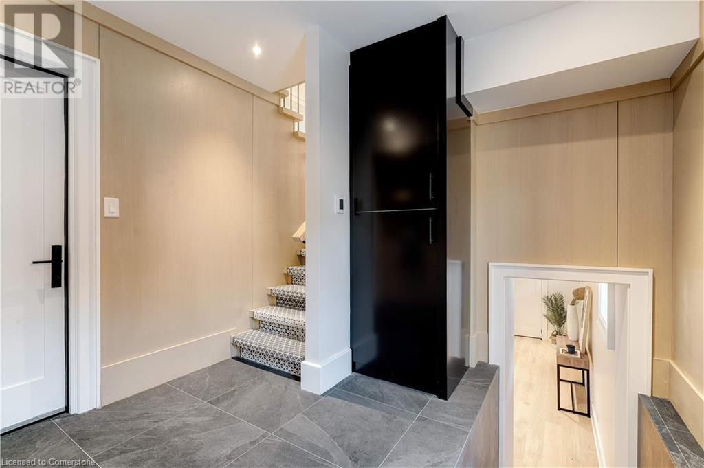 939 Teal Drive, Burlington, Ontario  L7T 2Y9 - Photo 3 - 40656591