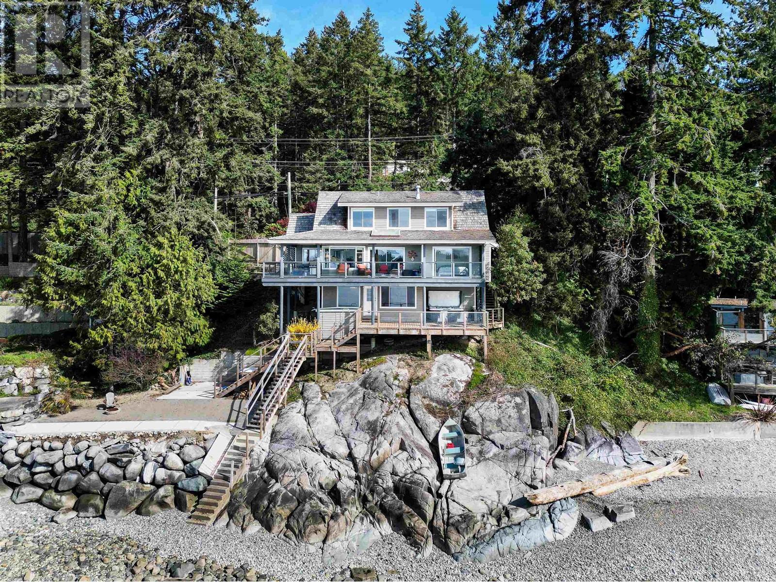 6643 Sunshine Coast Highway, Sechelt, British Columbia  V7Z 0M9 - Photo 2 - R2868752