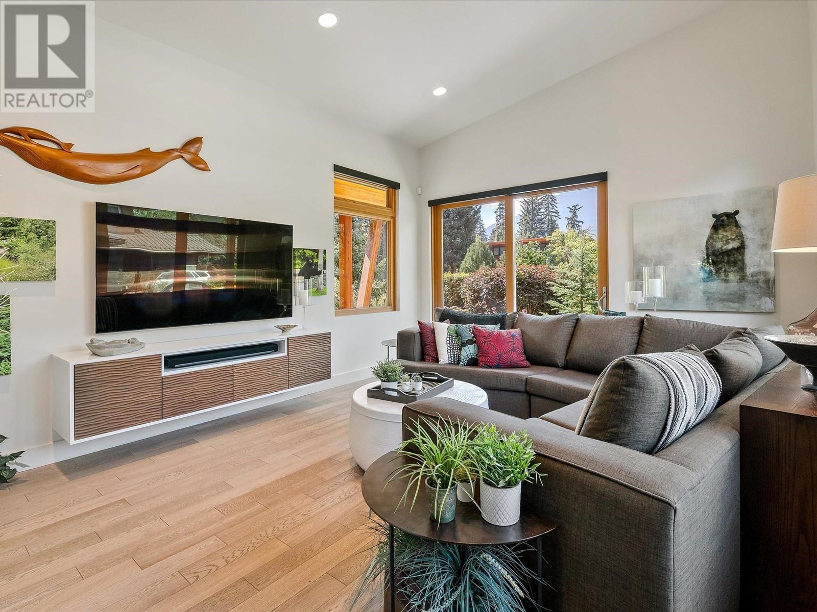 8011 Cypress Place, Whistler, British Columbia  V8E 1J9 - Photo 21 - R2932453