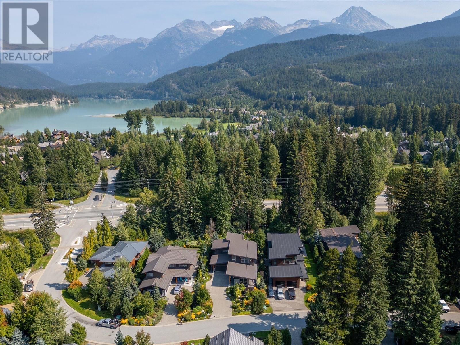 8011 Cypress Place, Whistler, British Columbia  V8E 1J9 - Photo 4 - R2932453