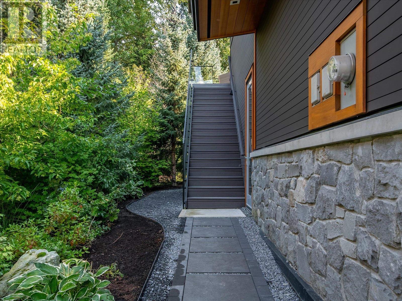 8011 Cypress Place, Whistler, British Columbia  V8E 1J9 - Photo 7 - R2932453