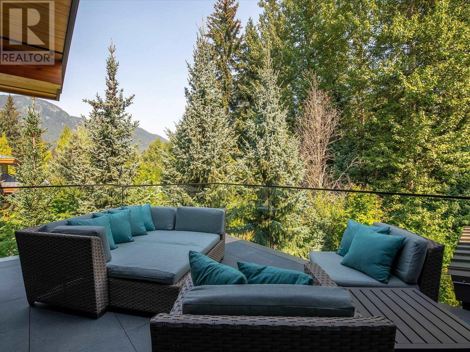 8011 Cypress Place, Whistler, British Columbia  V8E 1J9 - Photo 8 - R2932453