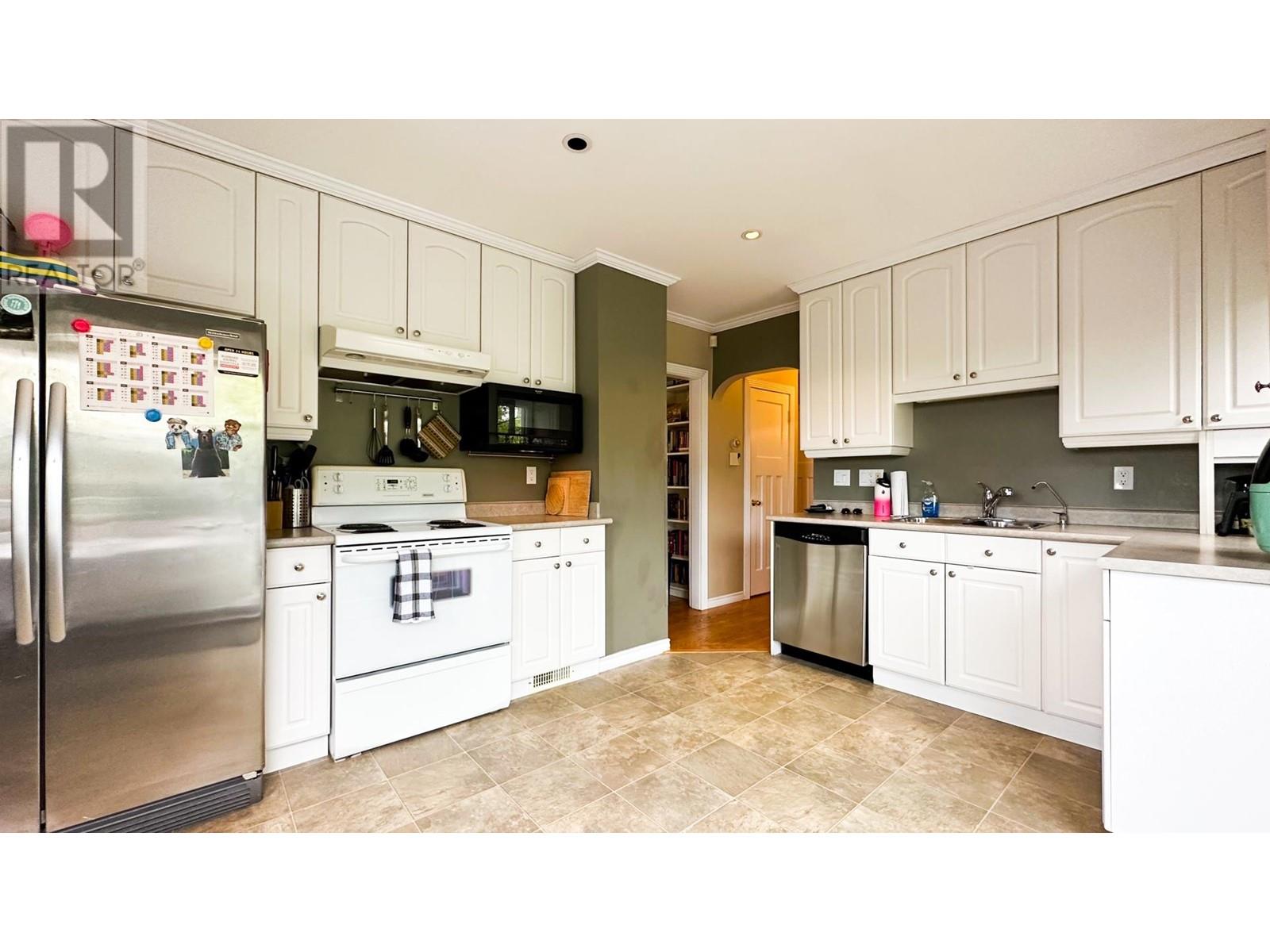 1116 Nanaimo Street, New Westminster, British Columbia  V3M 2E6 - Photo 3 - R2932456