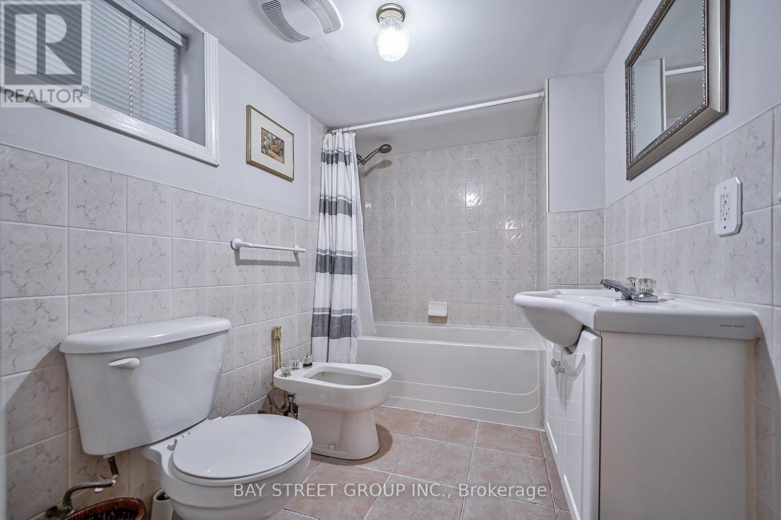 25 Yarrow Road, Toronto, Ontario  M6M 4E2 - Photo 30 - W9381471