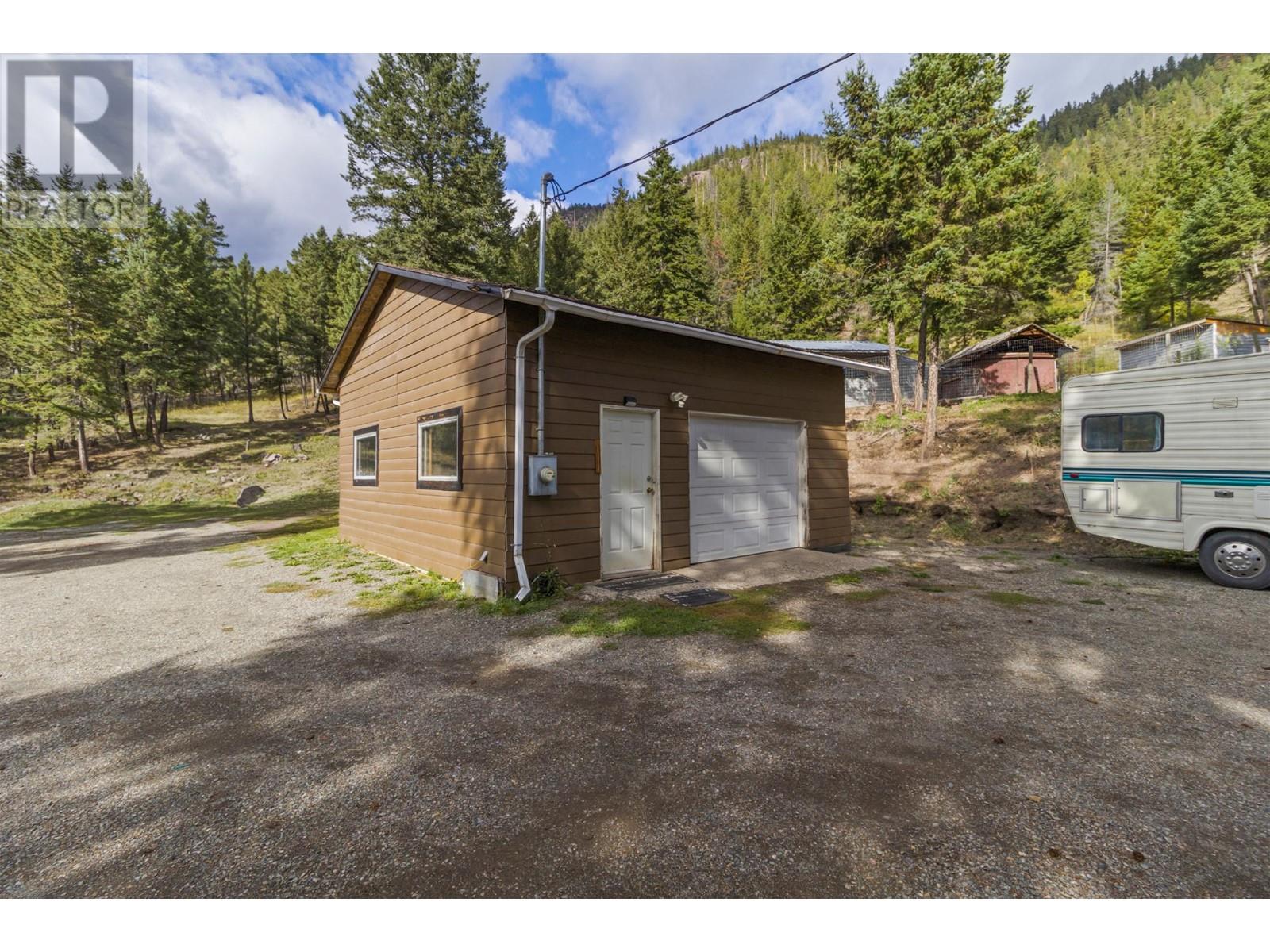 9653 Tranquille Criss Creek Rd, Kamloops, British Columbia  V0K 2J0 - Photo 28 - 181237