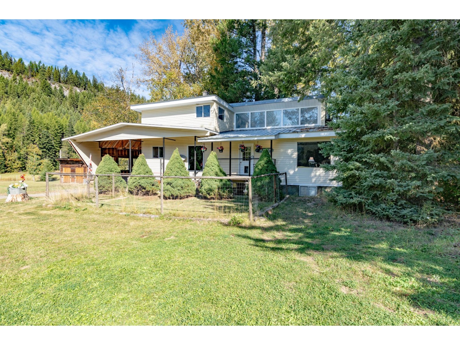 9848 HIGHWAY 6 Salmo