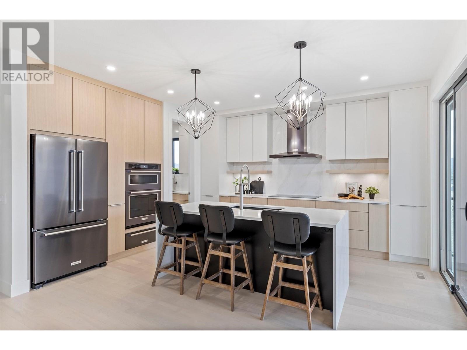 Property at 615 Kingswood Terrace image 4