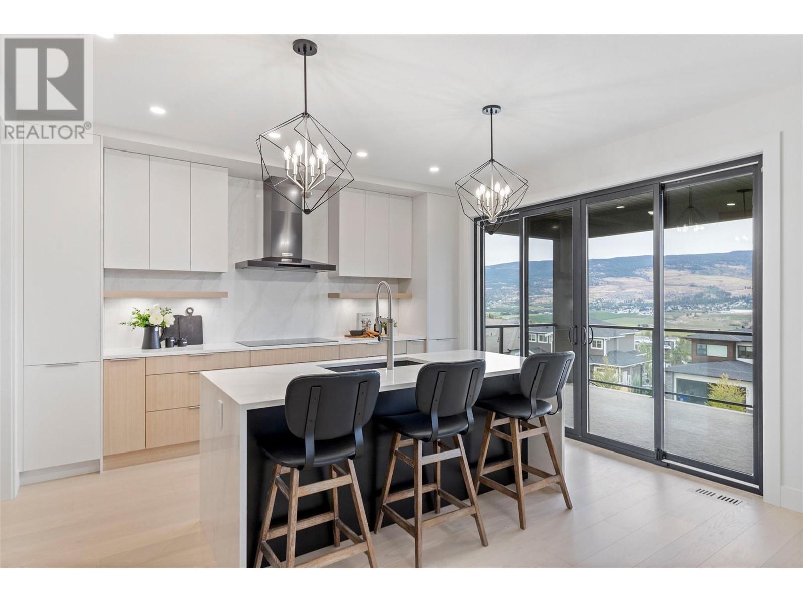 Property at 615 Kingswood Terrace image 2