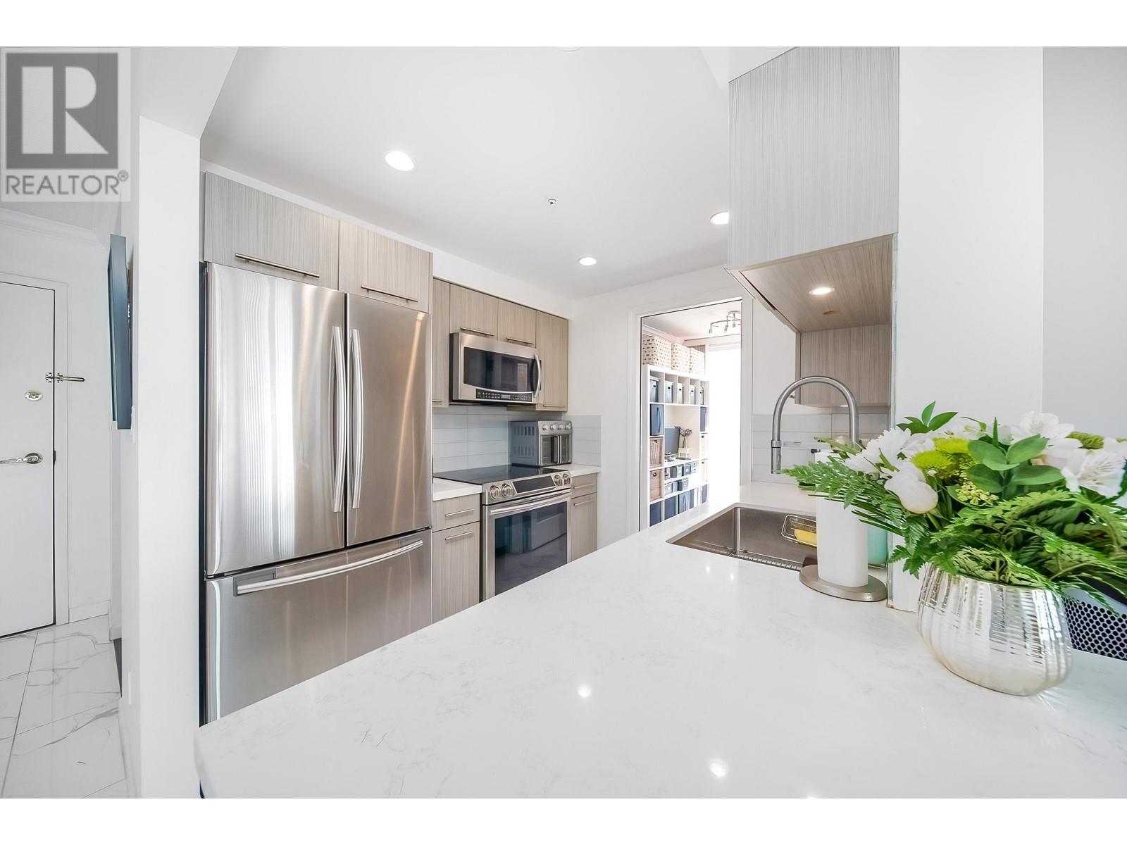 Listing Picture 13 of 34 : 15F 199 DRAKE STREET, Vancouver / 溫哥華 - 魯藝地產 Yvonne Lu Group - MLS Medallion Club Member