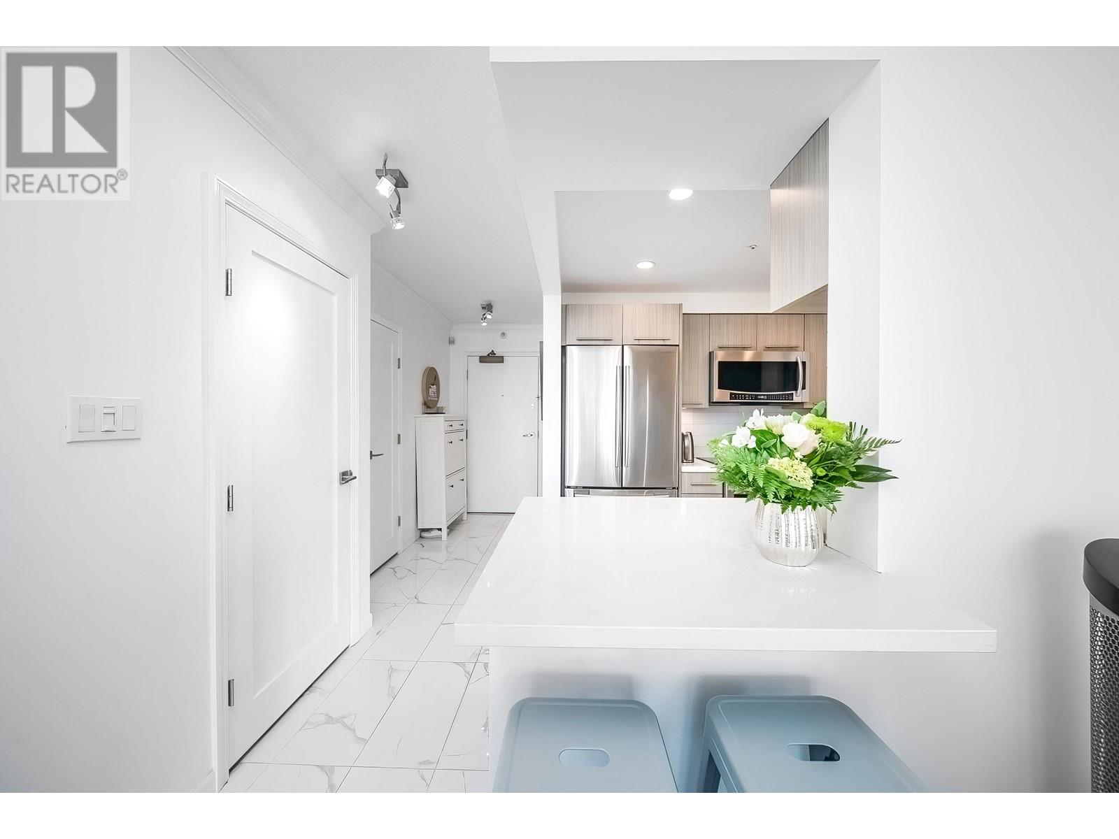 Listing Picture 17 of 34 : 15F 199 DRAKE STREET, Vancouver / 溫哥華 - 魯藝地產 Yvonne Lu Group - MLS Medallion Club Member