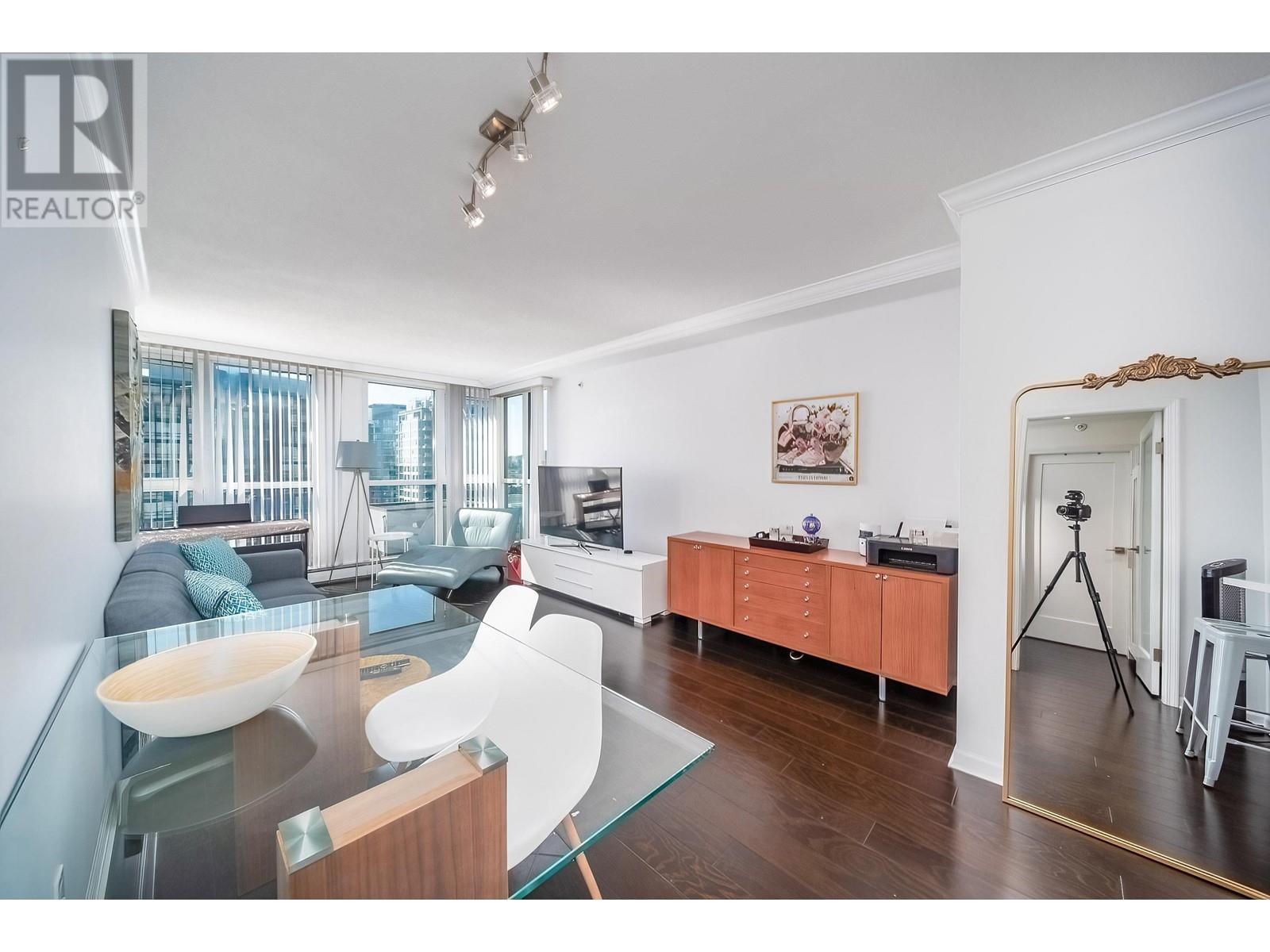 Listing Picture 4 of 34 : 15F 199 DRAKE STREET, Vancouver / 溫哥華 - 魯藝地產 Yvonne Lu Group - MLS Medallion Club Member