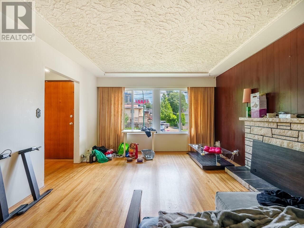 Property at 4863 RUPERT STREET image 2