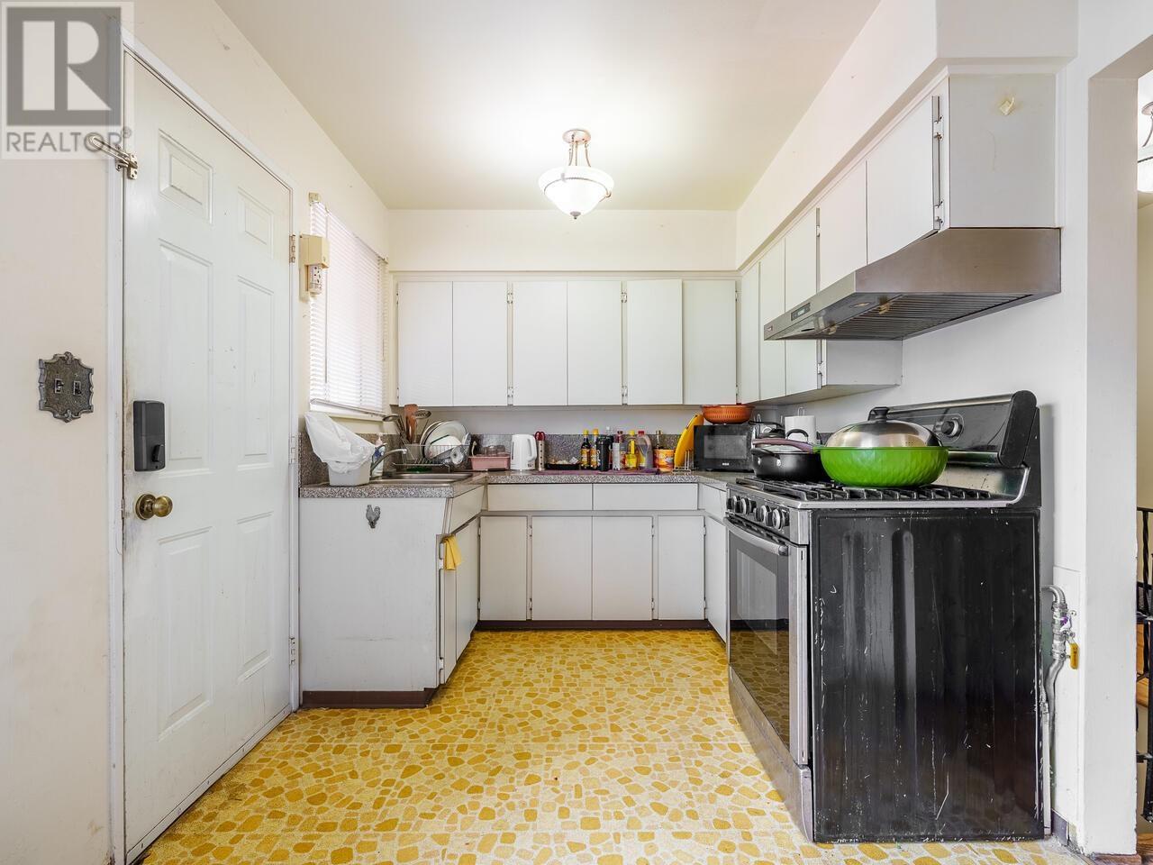 Property at 4863 RUPERT STREET image 3