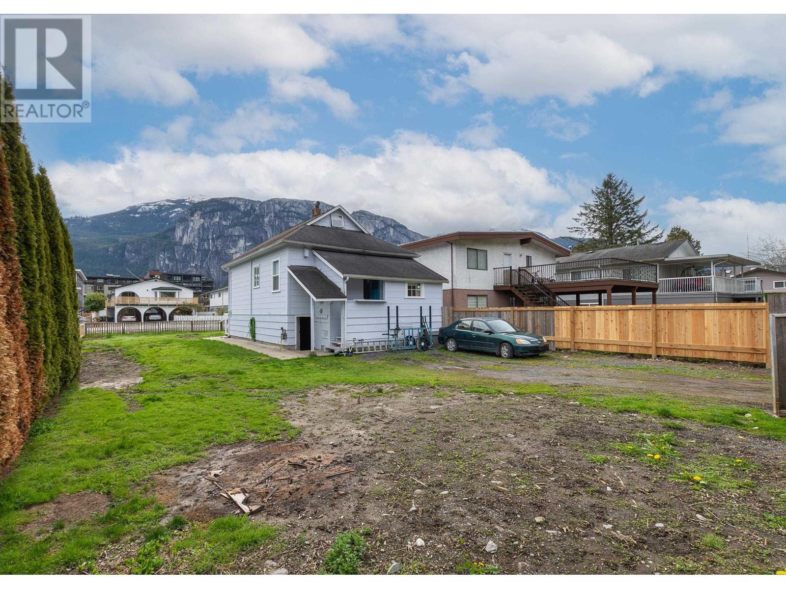 38023 Fifth Avenue, Squamish, British Columbia  V8B 0A6 - Photo 5 - R2932673