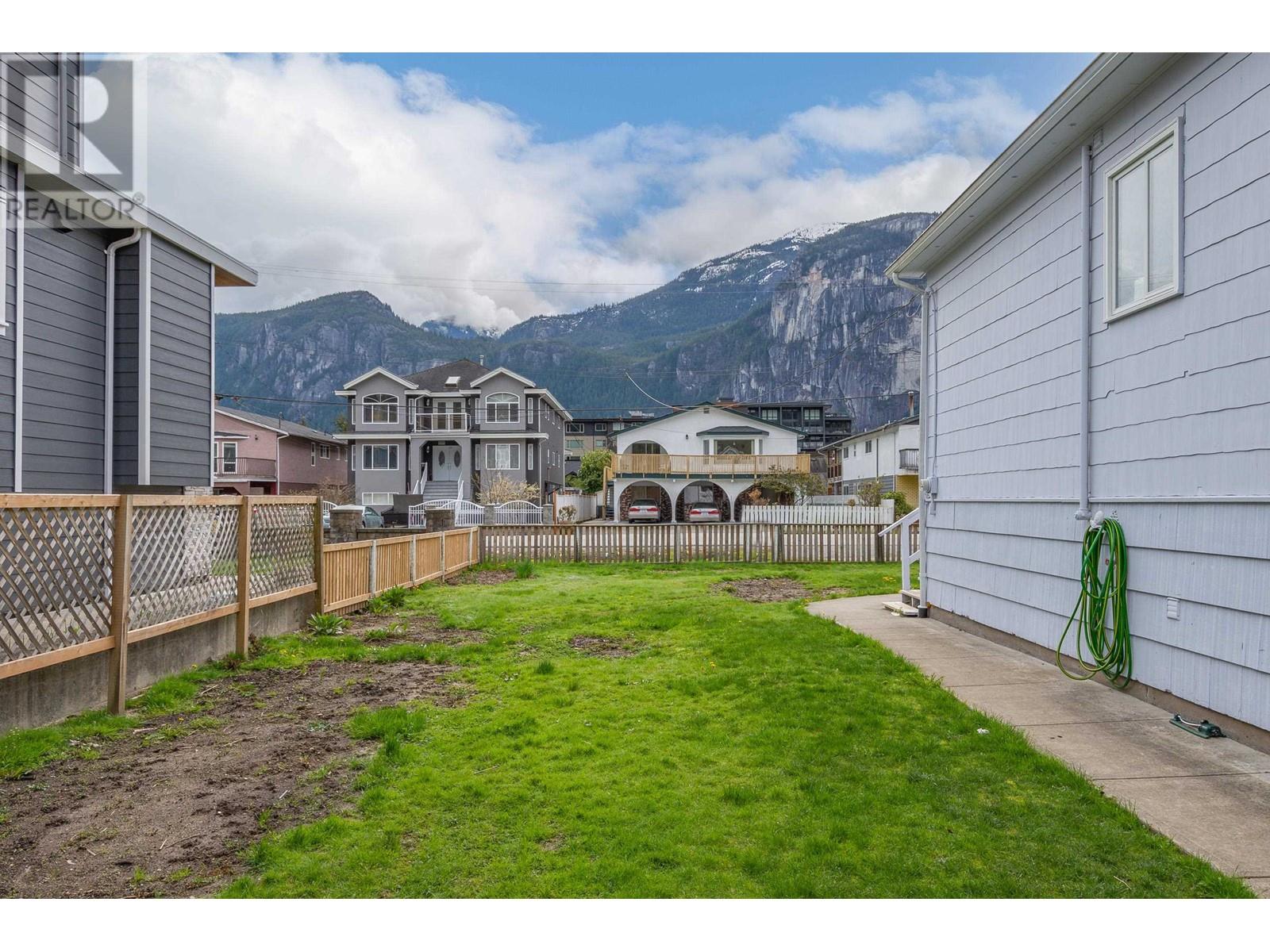 38023 Fifth Avenue, Squamish, British Columbia  V8B 0A6 - Photo 6 - R2932673