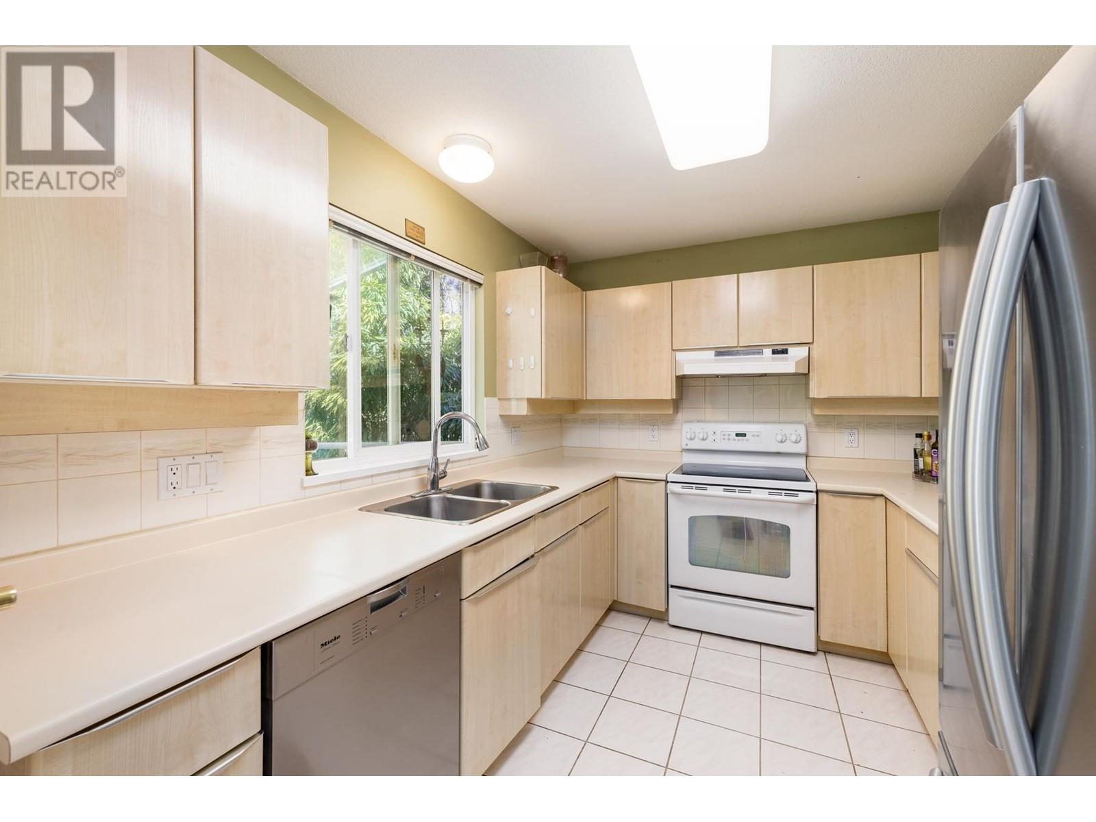 2171 DEEP COVE ROAD, North Vancouver, British Columbia One Percent