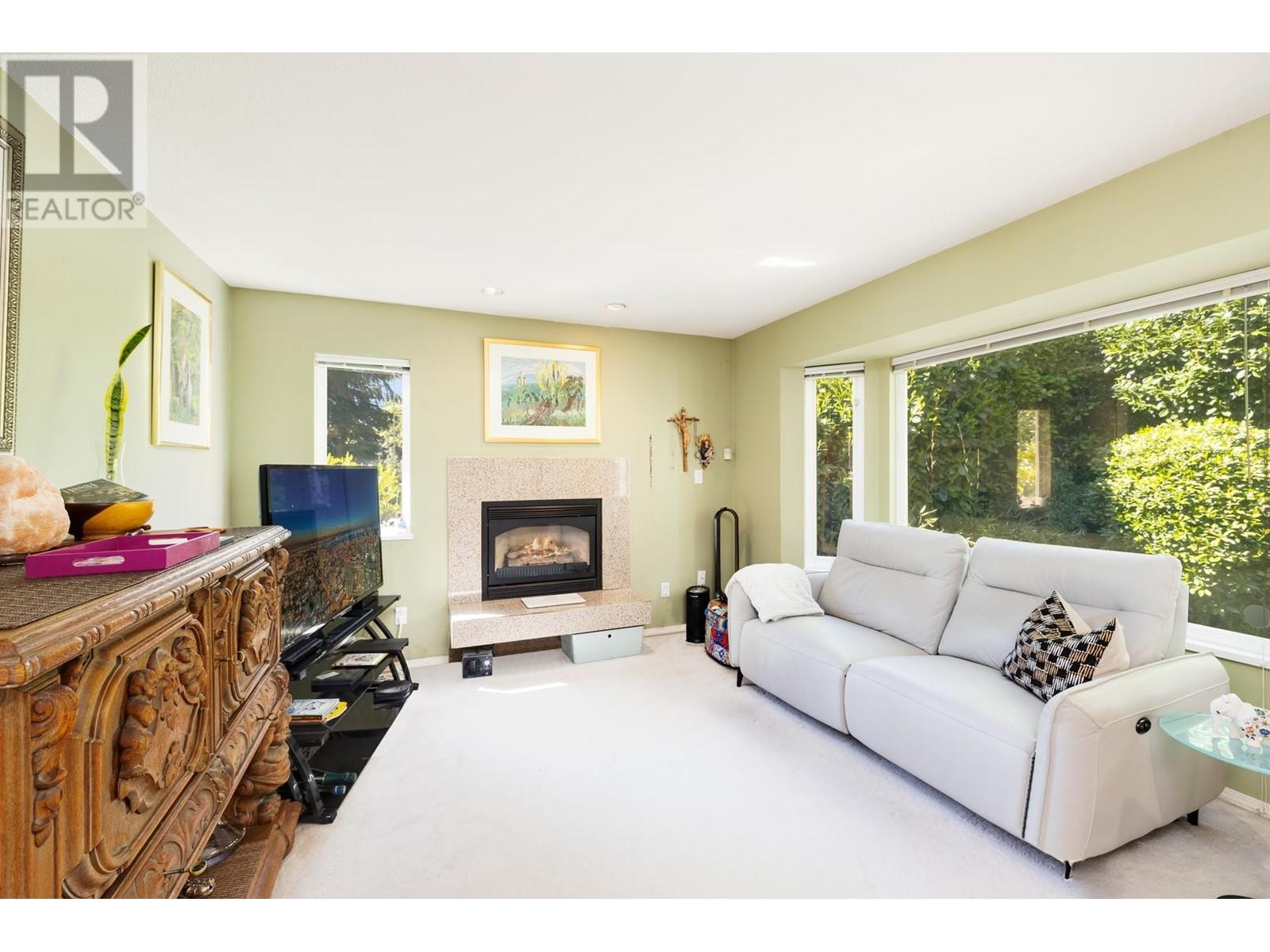 2171 DEEP COVE ROAD, North Vancouver, British Columbia One Percent