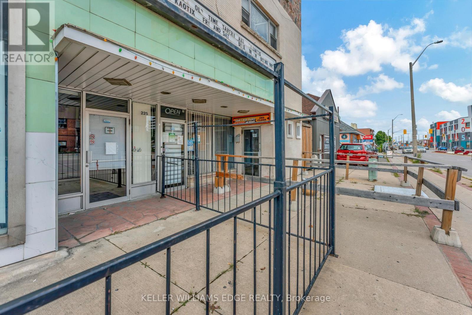 Property at 225 PARKDALE AVENUE N image 2