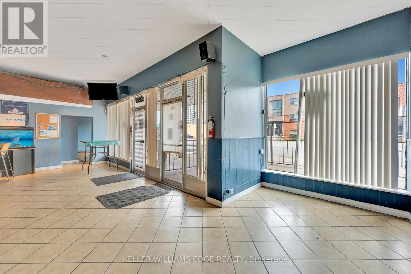 Property at 225 PARKDALE AVENUE N image 3