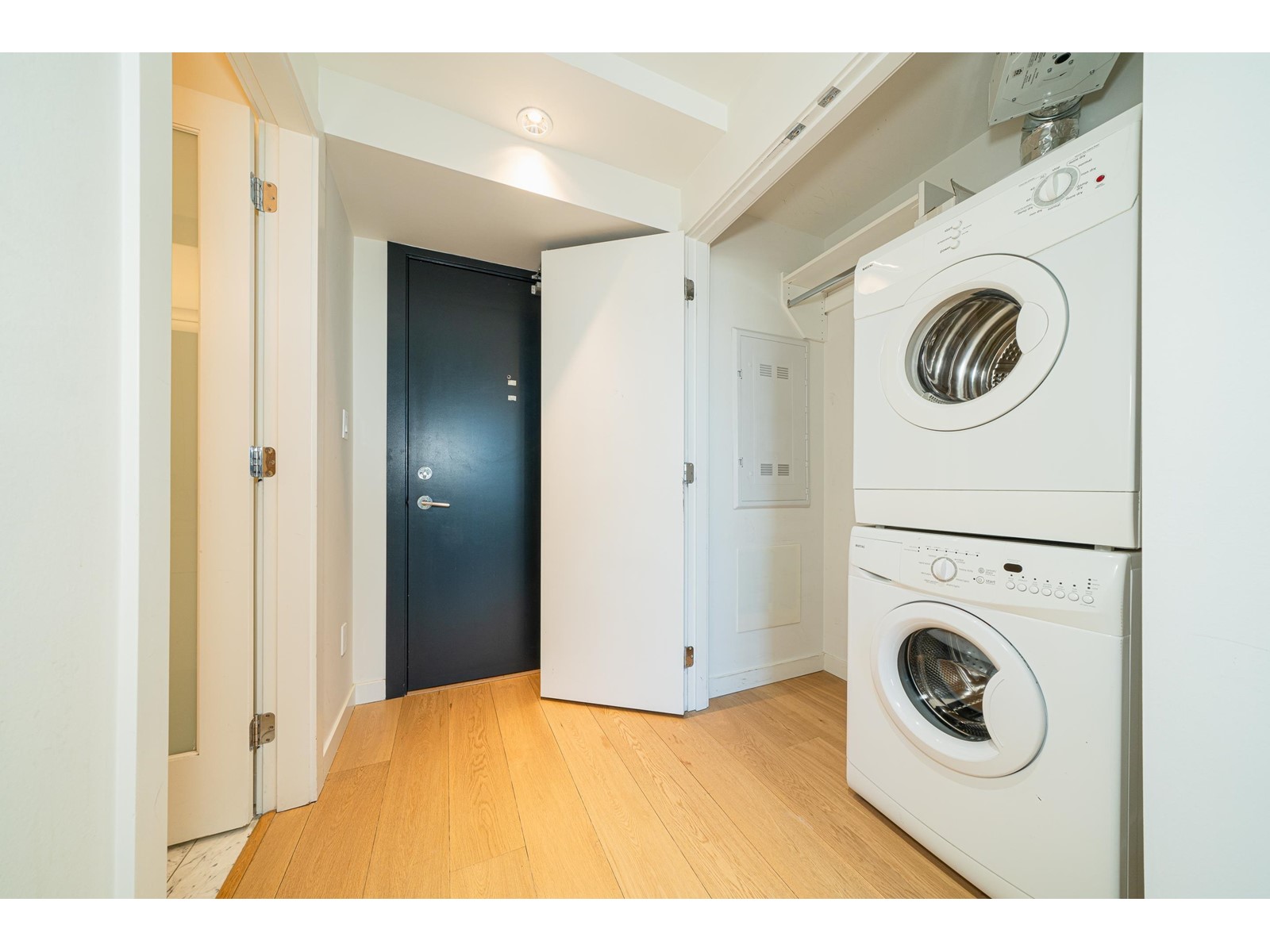 1208 13438 Central Avenue, Surrey, British Columbia  V3T 0N2 - Photo 3 - R2932638