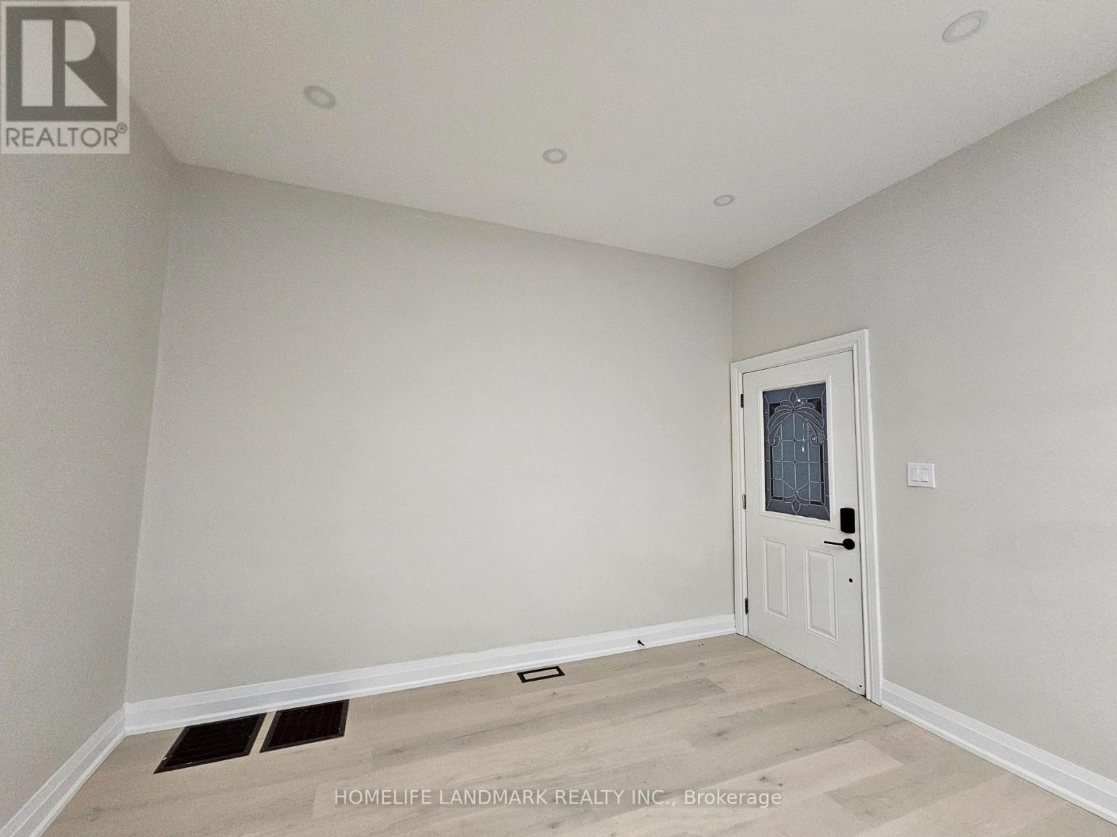 241 Munro Street, Toronto (South Riverdale), Ontario  M4M 2C1 - Photo 6 - E9381664